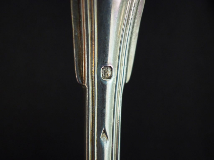 Suite de huit couverts en argent, poinçon Vieillard pour les fourchett