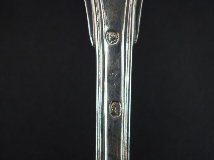 Suite de huit couverts en argent, poinçon Vieillard pour les fourchett