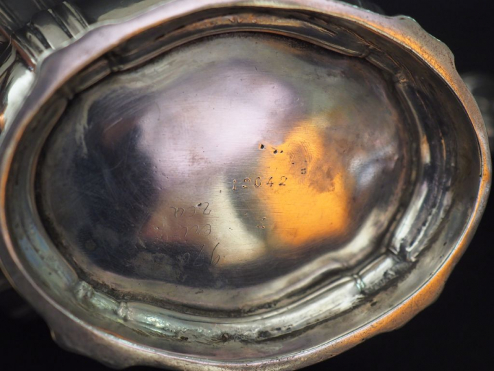 Ensemble comprenant une théière et un sucrier Napoléon III en argent, 