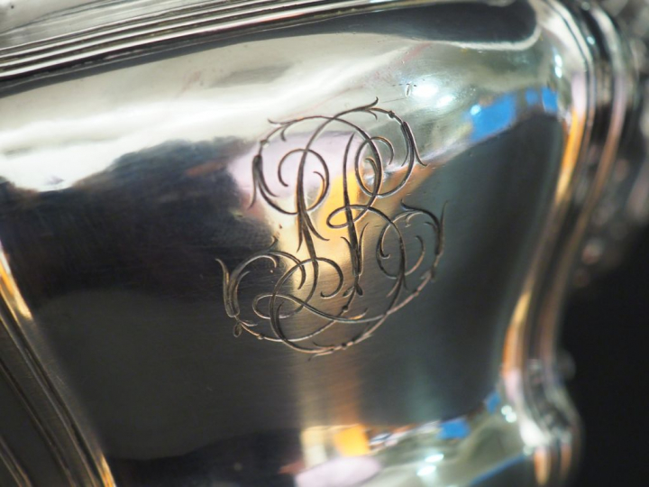 Ensemble comprenant une théière et un sucrier Napoléon III en argent, 