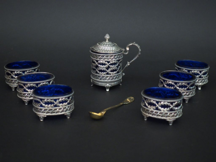 ODIOT.  Garniture de table de style Louis XVI en argent, poinçon Miner