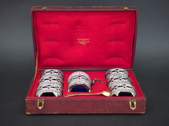 ODIOT.  Garniture de table de style Louis XVI en argent, poinçon Miner