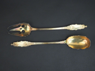 Vente aux enchères E. PUIFORCAT Couvert à servir de style Louis XVI en vermeil, poinçon M