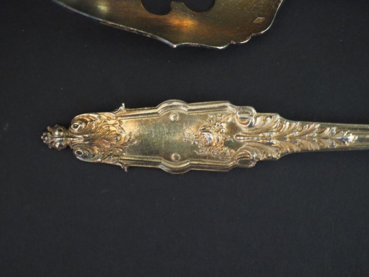 E. PUIFORCAT Couvert à servir de style Louis XVI en vermeil, poinçon M
