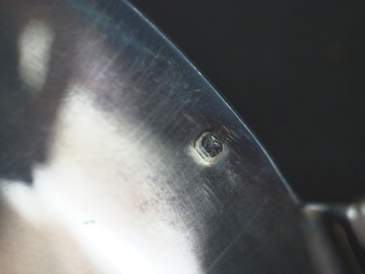 RAVINET D'ENFERT à Paris. Louche de style Louis XVI en argent, poinçon