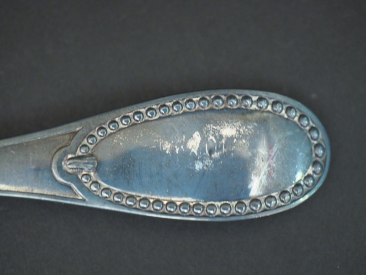 RAVINET D'ENFERT à Paris. Louche de style Louis XVI en argent, poinçon