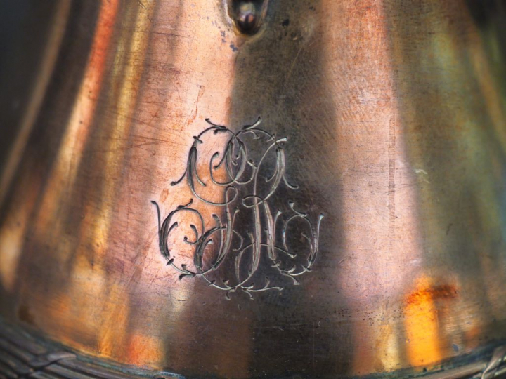 Chocolatière de style Louis XVI en argent, poinçon Minerve, à décor de