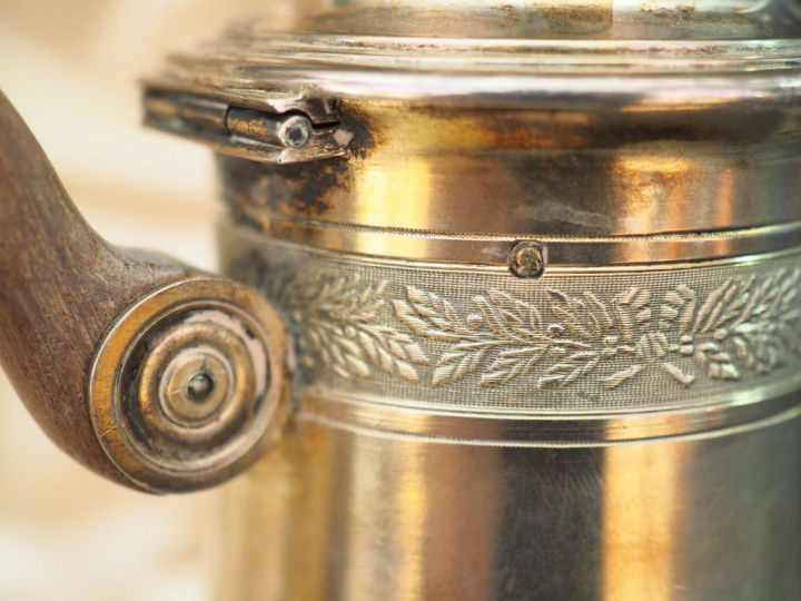 Service à thé égoîste de style Louis XVI en argent et vermeil, poinçon