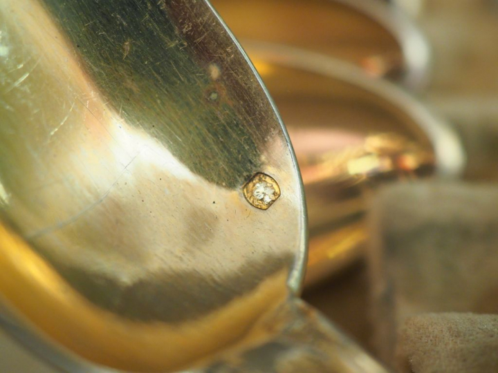 Service à thé de style Louis XVI en vermeil, poinçon Minerve, modèle à