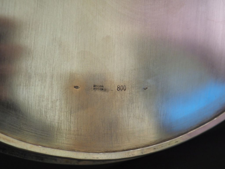 SANDONA. Grand plateau ovale en argent 800. Le pourtour, à décor ajour