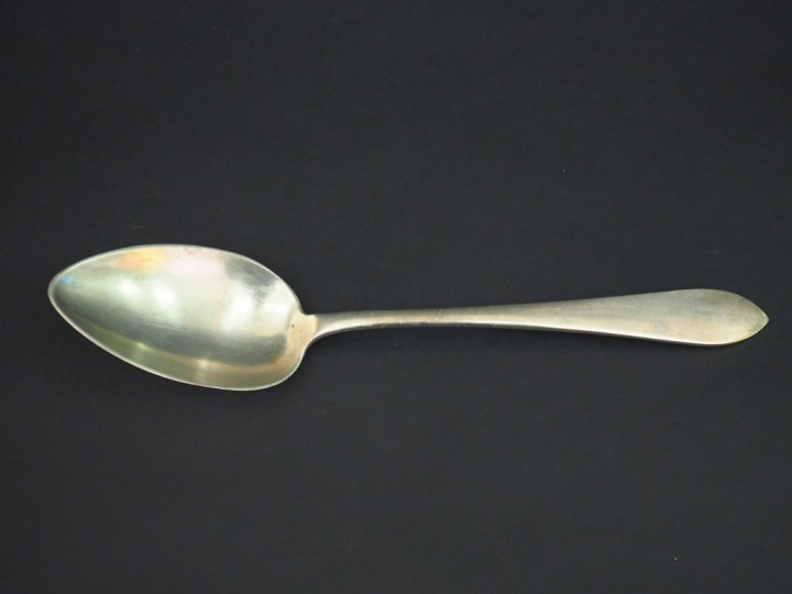 Cuillère à ragout en Alpaca, modèle uniplat.  Long. 27,5 cm  Poids : 1