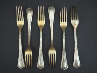 Vente aux enchères Suite de six petites fourchettes à fruit de style Louis XVI en argent 