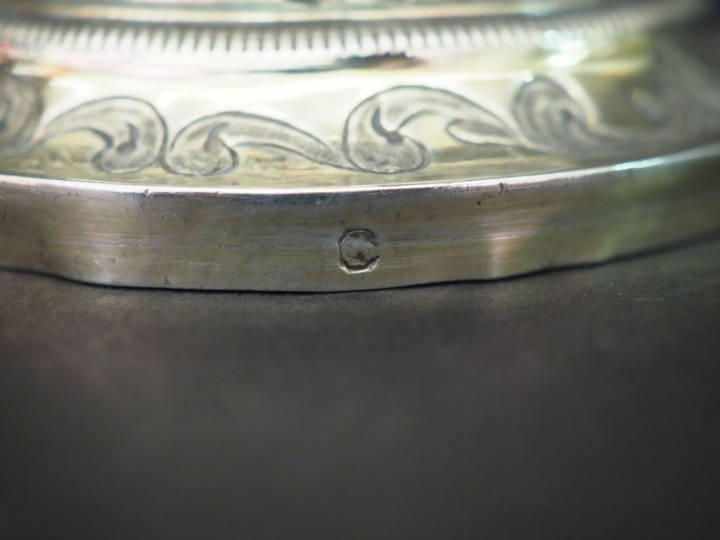 Ciboire de style Rocaille en argent et vermeil, poinçon Minerve, à déc