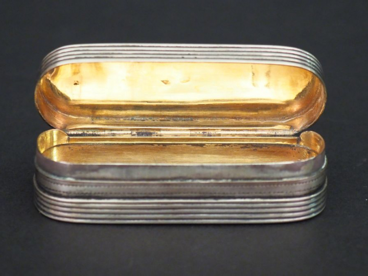 Boite à tabac de style Louis XVI en argent et vermeil, poinçon au coq,