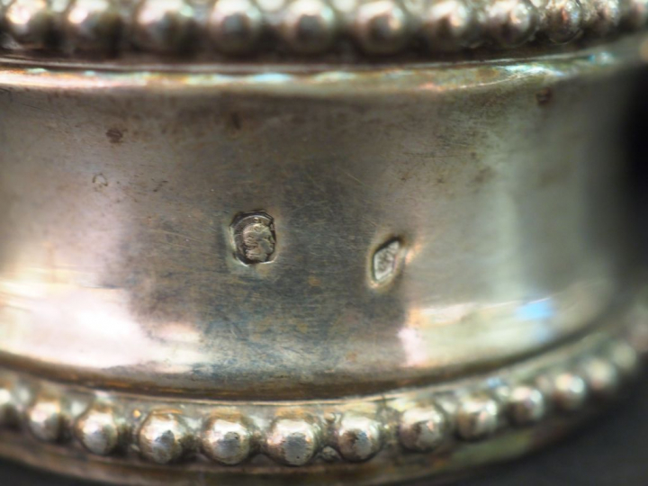 Deux tasses et sous tasses de style Louis XVI en argent, poinçon Miner