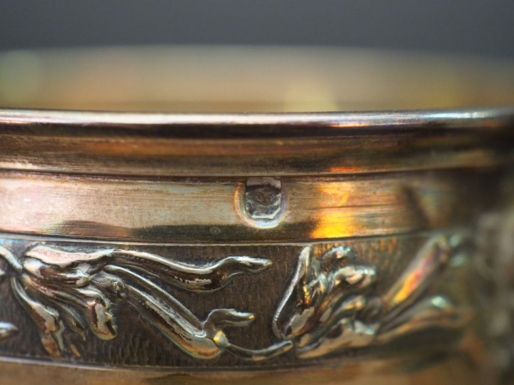 Trois tasses et leur sous tasse en argent, poinçon Minerve, modèles fe