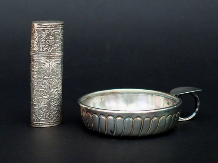 Taste vin en argent, poinçon Minerve à décor sur la moitié de godrons 