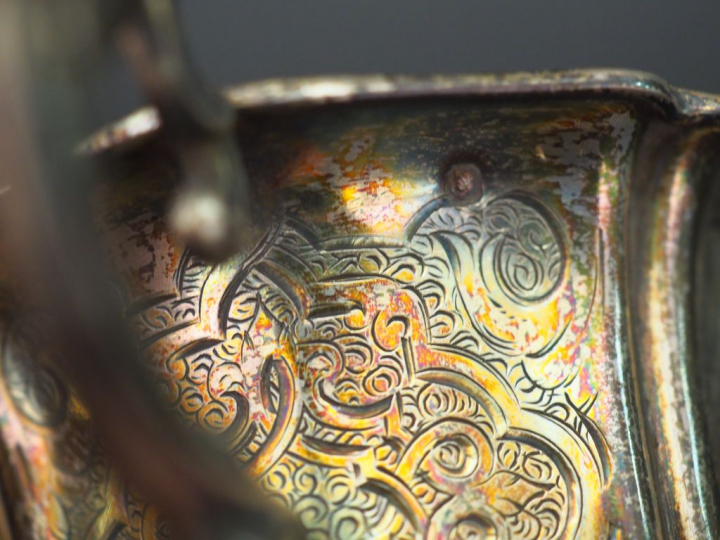 Tasse et sa sous-tasse de style rocaille en argent, poinçon Minerve, à