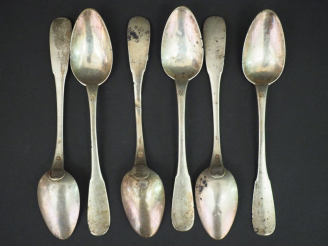 Vente aux enchères Suite de six cuillères en argent, poinçon Minerve, modèle uniplat. Poi
