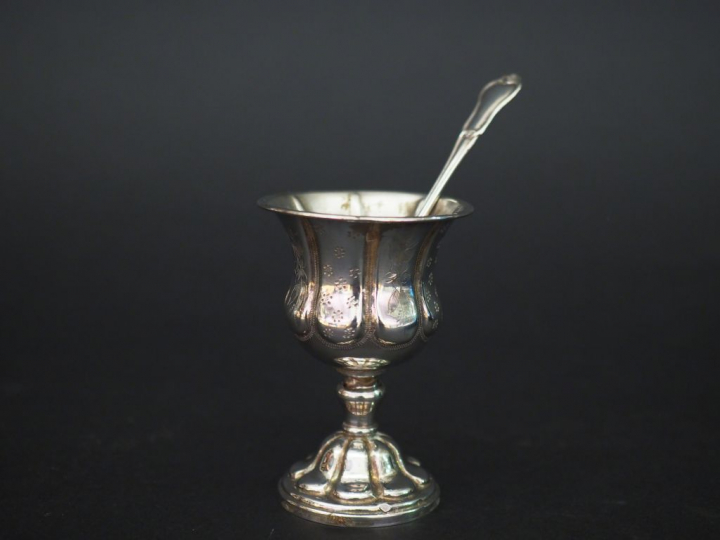Coquetier Napoléon III en argent, poinçon Minerve, en forme de vase Mé