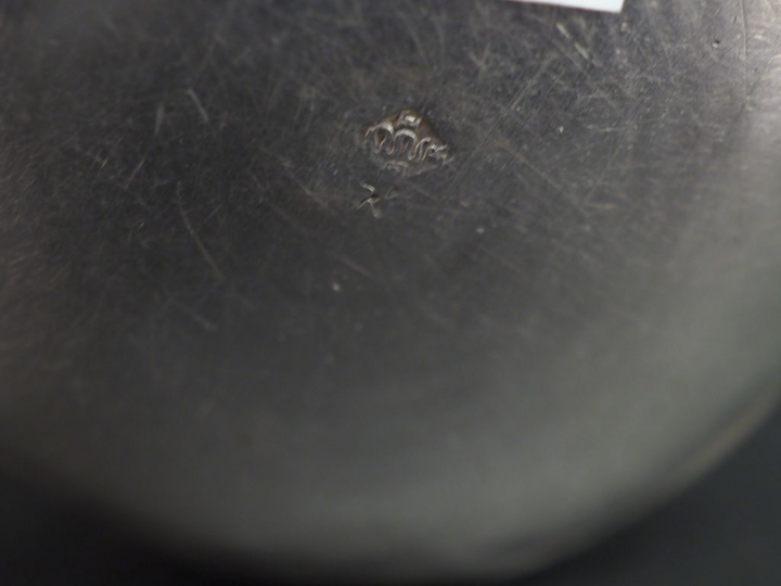 Ensemble comprenant :  - une timbale de style Louis XVI en argent, poi