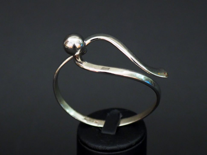 Fabrice PELLETIER Bracelet en argent de forme mouvementée, à décor d’u