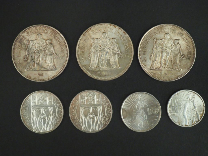 Ensemble comprenant :  - deux pièces de 100 francs en argent, 1990.  -