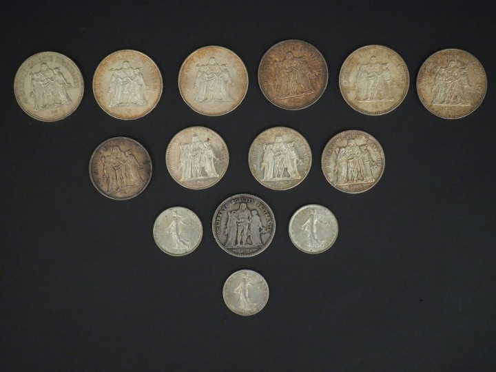 Ensemble comprenant :  - six pièces de 50 francs en argent, 1976 (x1),