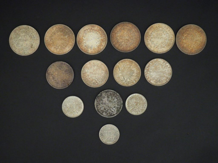 Ensemble comprenant :  - six pièces de 50 francs en argent, 1976 (x1),
