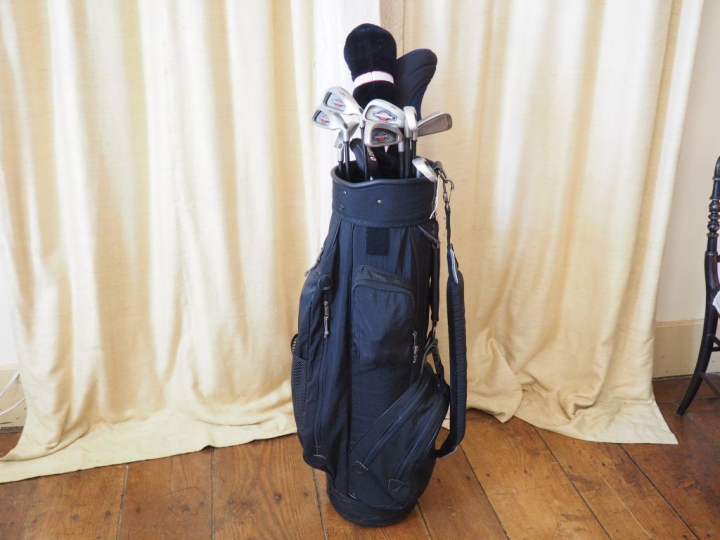 Club et sac de golf de marque Callaway.