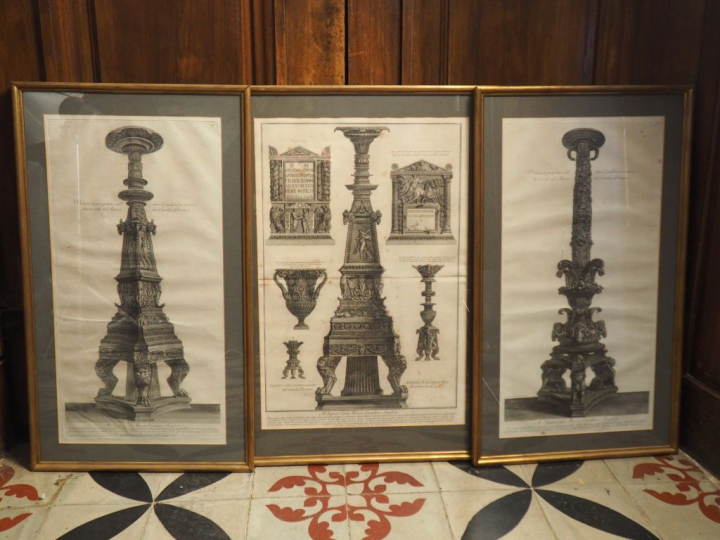 3 différentes gravures en noir d'après Piranèse. Dim. 71 x 36 cm. Dim.