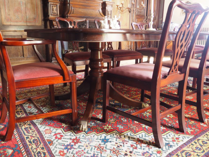 Mobilier de salle à manger de style anglais en acajou et placage d'aca