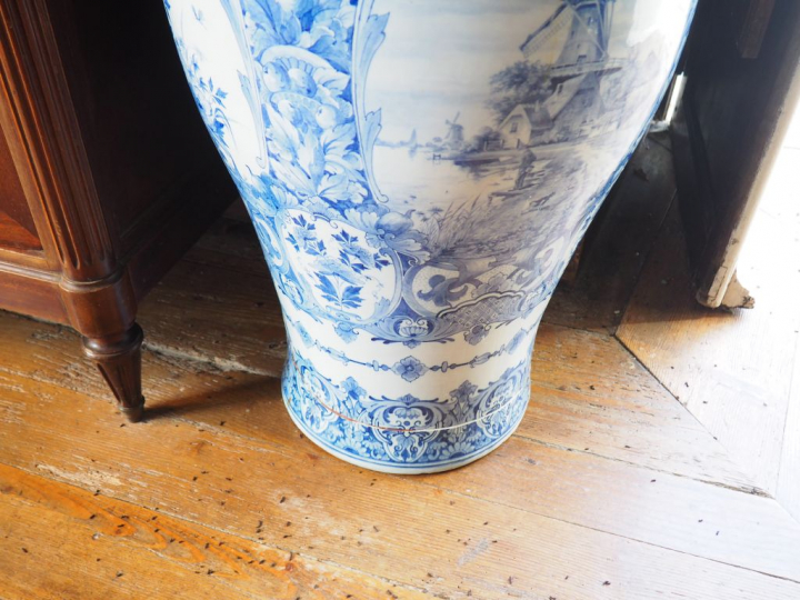 Grande potiche couverte XIXème en faience de Delft décor en camaieu bl