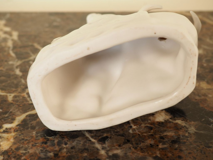 4 statuettes en porcelaine représentant des personnages extrême-orient