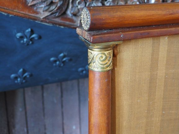 Pare-feu de style Empire en acajou Dim. 97 x 58 x 42 cm.