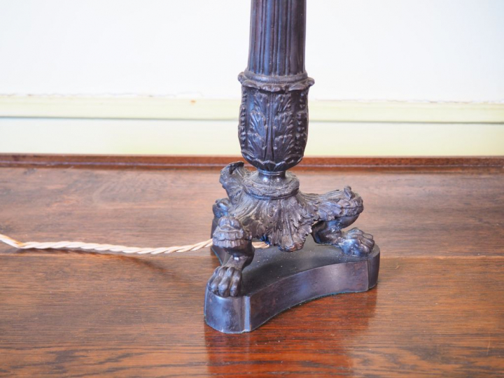 Chandelier de style Restauration en bronze à patine brune, monté en la