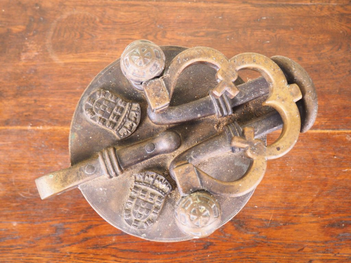 Grande pile de poids XIXème en bronze. Dim. 20 x 30 cm.