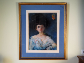 Vente aux enchères Ecole française début Xxème. 'Portrait de jeune femme aux yeux bleus'.