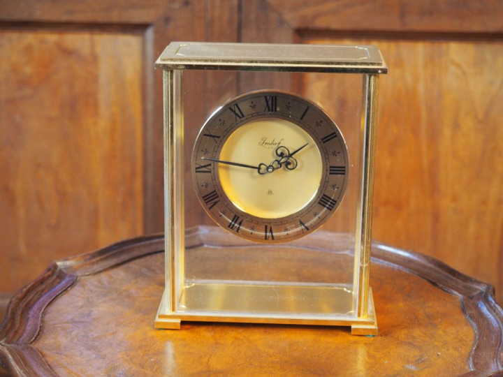 HIMOF. Pendulette cage, signée. H. 18 cm