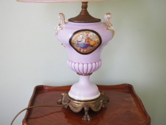 Vente aux enchères Paire de vases Napoléon III en porcelaine à décor de bouquets de fleur
