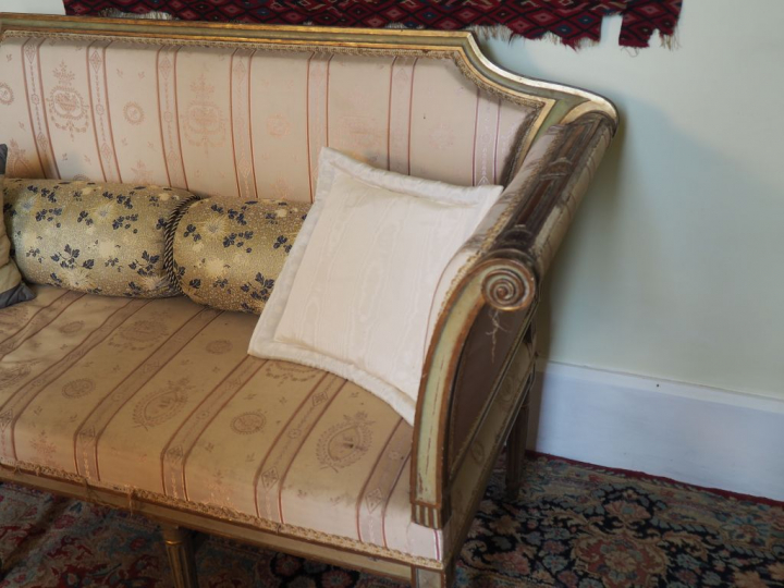 Paire de banquettes fin XVIIIème formant divan en bois laqué gris vert