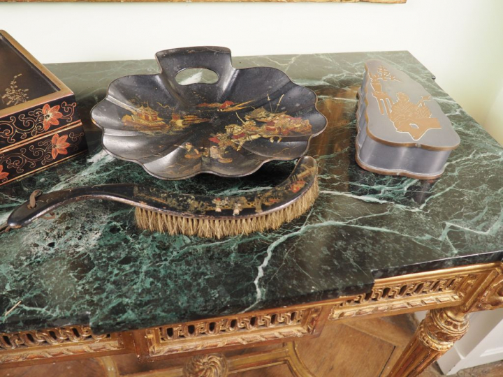 Boite en laque Extreme Orient, coffret Extrême-orient en étain, corbei