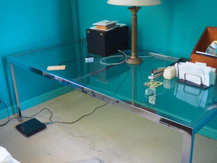 Bureau moderne en verre et métal chromé, avec ses deux rallonges (150 