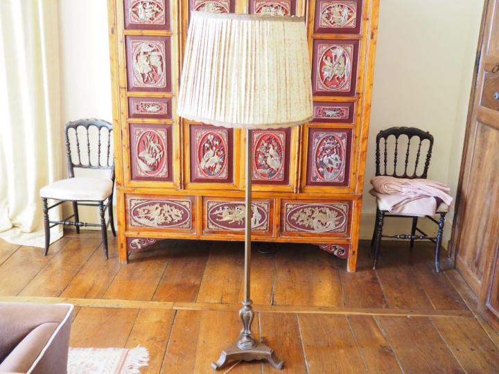 Lampadaire en métal.  H. 150 cm