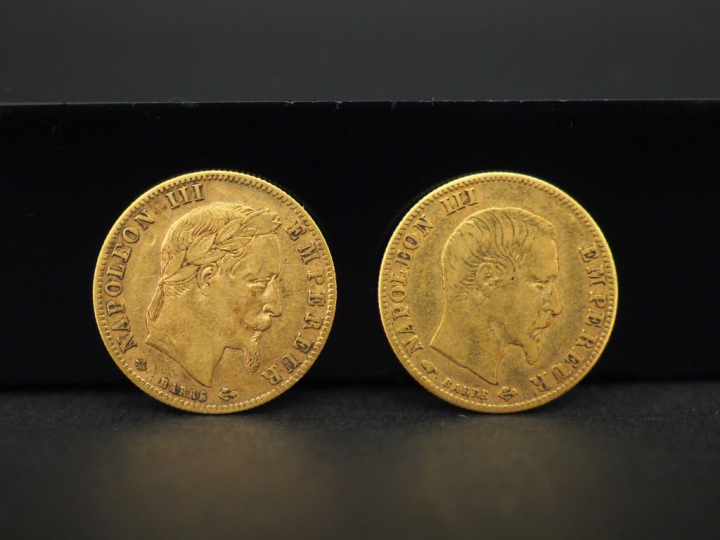 Deux pièces de 5 francs or, 1860-A et 1864-A. FRAIS ACHETEURS 5% TTC.