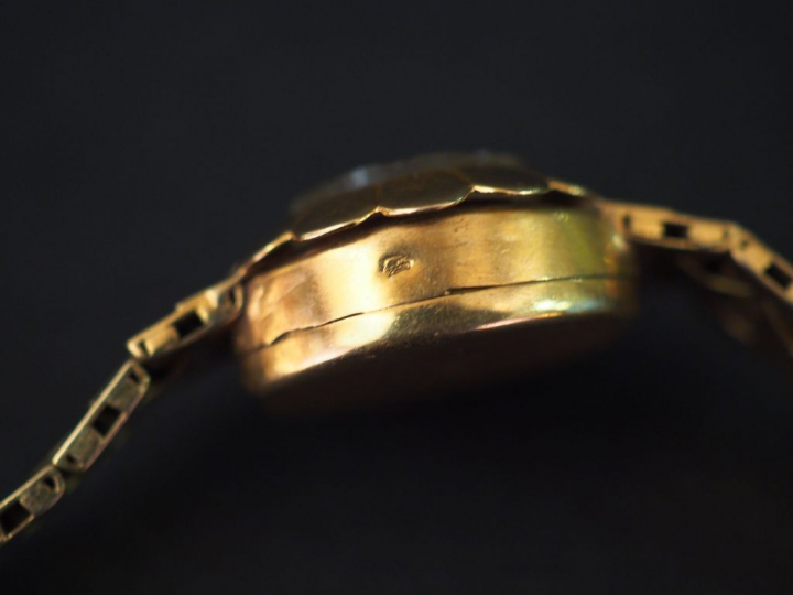 GERMOR Montre bracelet de dame, boitier et bracelet en or jaune. Cadra