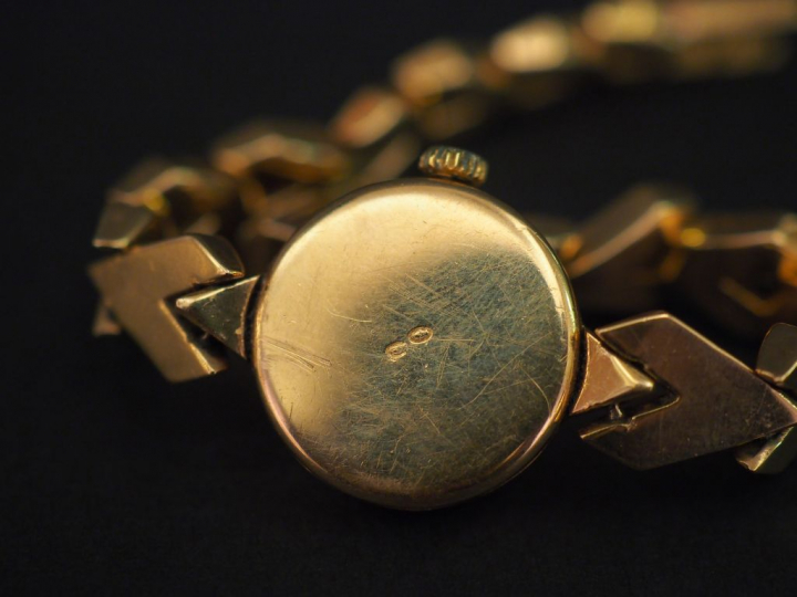 	ATLANTA à Genève  Montre bracelet de dame, boitier et bracelet en or 