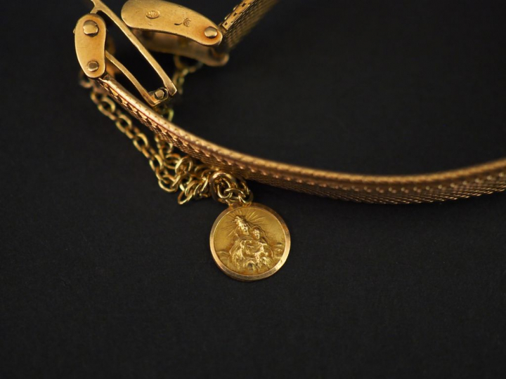 DUWARD Montre bracelet de dame, boitier et bracelet en or jaune.  Boit