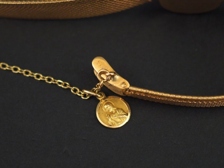 DUWARD Montre bracelet de dame, boitier et bracelet en or jaune.  Boit