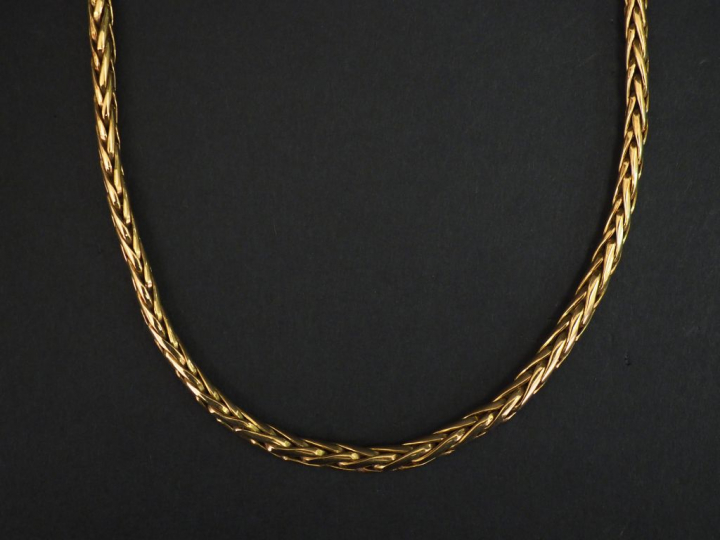 	Collier articulé en or jaune, maille palmier disposée en chute. Long.